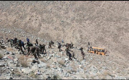 #Ladakh: At least 7 persons lost their lives, and numerous were injured as a vehicle met with an accident in the #Durbuk subdivision of Leh.   Those injured were initially shifted to the nearby army health facility. Later they were airlifted to District Hospital in Leh with the help of the Air Force and Army’s air