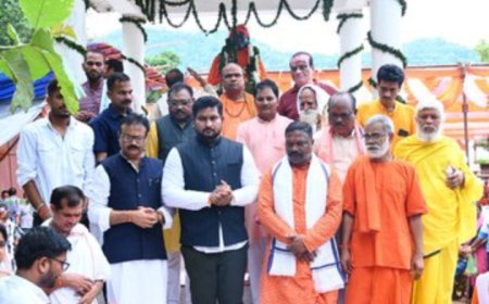 ପୂଜ୍ୟ ସ୍ୱାମୀ ଲକ୍ଷ୍ମଣାନନ୍ଦ ସରସ୍ୱତୀଙ୍କ ବଳିଦାନ ଦିବସ ଉପଲକ୍ଷେ କନ୍ଧମାଳସ୍ଥିତ ଶଙ୍କରାଚାର୍ଯ୍ୟ ସଂସ୍କୃତ କନ୍ୟାଶ୍ରମଠାରେ ଆୟୋଜିତ ଉତ୍ସବରେ ମାନ୍ୟବର ମନ୍ତ୍ରୀ ଶ୍ରୀଯୁକ୍ତ ରବି ନାୟକଙ୍କ ସହ ଯୋଗଦାନ କରି ପୂର୍ଣ୍ଣାହୁତି ପ୍ରଦାନ କରିବାର ସୌଭାଗ୍ୟ ପ୍ରାପ୍ତ କଲି । ସମାଜ ସେବା, ଜନଜାତିଙ୍କ ଉତ୍ଥାନ ଏବଂ ଧର୍ମର ସୁରକ୍ଷା ପାଇଁ ପ୍ରାଣାହୁତି ଦେଇଥିବା ବେଦାନ୍ତ କେଶରୀ ସ୍ୱାମୀଜୀ ଦେଶର ପ୍ରତିଟି ବ୍ୟକ୍ତିର ମାନସପଟରେ ସ୍ମରଣୀୟ ଓ ବନ୍ଦନୀୟ ହୋଇ ରହିଥିବେ ।