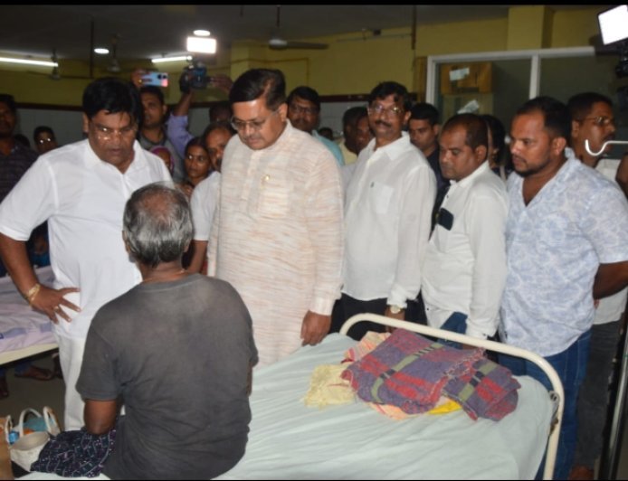 ଗଞ୍ଜାମ ଜିଲ୍ଲା ଚ଼ିକିଟିରେ ବିଷାକ୍ତ ମଦ ପିଇ ଅସୁସ୍ଥ ହୋଇ ବ୍ରହ୍ମପୁର ମେଡ଼ିକାଲ୍ ରେ ଚିକିତ୍ସିତ ହେଉଥିବା ଆହତ