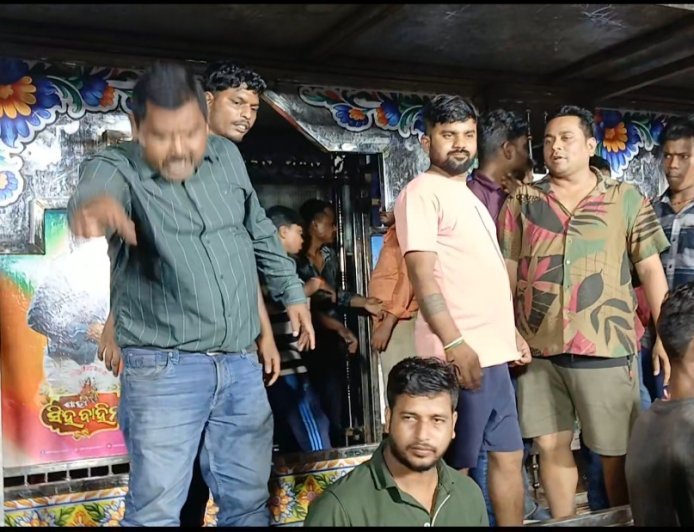 ହଠାତ ଲିଭିଗଲା ସିଂହବାହିନୀ  ଯାତ୍ରା ମଞ୍ଚର ଲାଇଟ, ଦର୍ଶକ ହେଲେ ଏମିତି